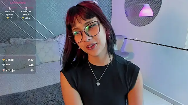 Snapshot of Siaa_rosee chatting on October 28, 2025, 7:35 pm Siaa rosee online show from October 28, 2025, 7:35 pm