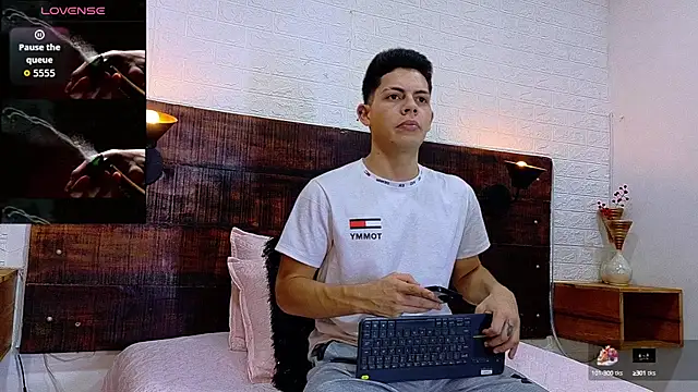 Snapshot of JhosuaVega chatting on October 8, 2025, 6:52 pm JhosuaVega online show from October 8, 2025, 6:52 pm