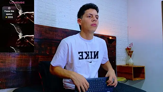 Snapshot of JhosuaVega chatting on October 11, 2025, 9:27 pm JhosuaVega online show from October 11, 2025, 9:27 pm