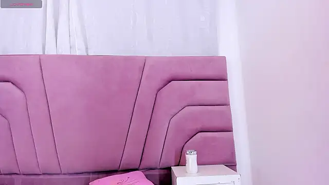 miajhonsonx online show from February 21, 2026, 1:13 pm