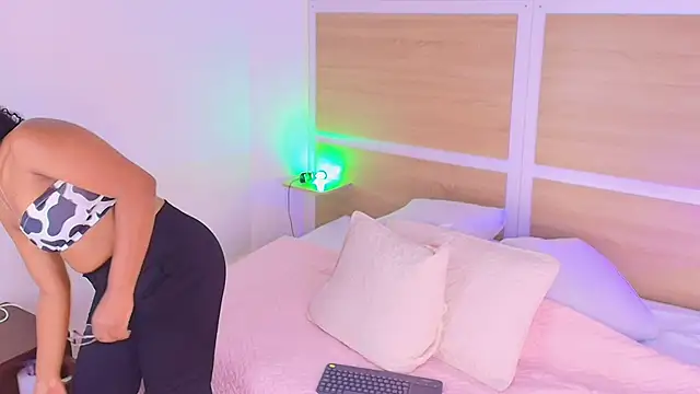 ValeryCortezm online show from February 27, 2026, 1:00 pm