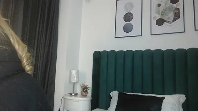 Snapshot of VictoriaQueen_Fg chatting on October 2, 2025, 12:41 pm VictoriaQueen Fg online show from October 2, 2025, 12:41 pm