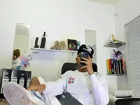 xxKamadevaxx online show from March 18, 2026, 1:35 pm