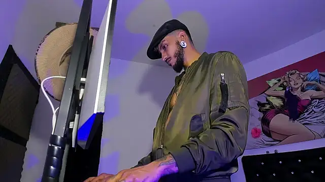 Snapshot of xxKamadevaxx chatting on October 18, 2025, 1:18 am xxKamadevaxx online show from October 18, 2025, 1:18 am