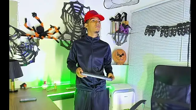 Snapshot of xxKamadevaxx chatting on October 12, 2025, 1:23 pm xxKamadevaxx online show from October 12, 2025, 1:23 pm