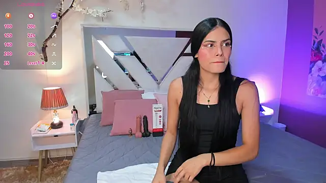 Snapshot of Isa_Rouse__ chatting on October 15, 2025, 2:32 am Isa Rouse online show from October 15, 2025, 2:32 am