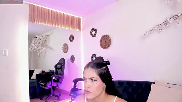 Snapshot of Isa_Rouse__ chatting on September 26, 2025, 3:02 am Isa Rouse online show from September 26, 2025, 3:02 am