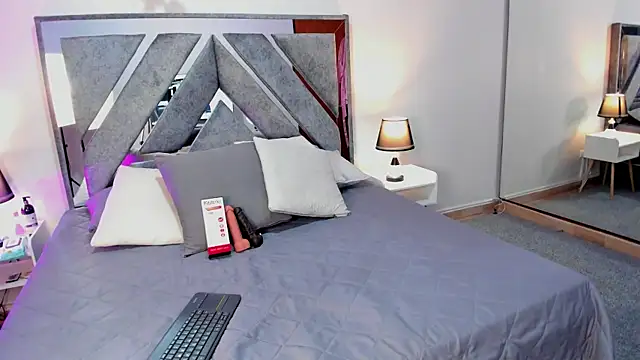 Snapshot of Isa_Rouse__ chatting on October 30, 2025, 2:10 am Isa Rouse online show from October 30, 2025, 2:10 am