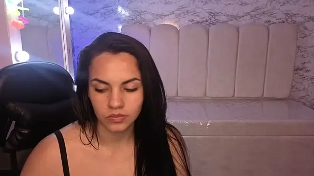 Mialover v online show from October 1, 2025, 1:11 am