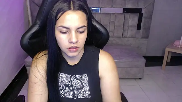 Mialover v online show from October 2, 2025, 1:14 pm