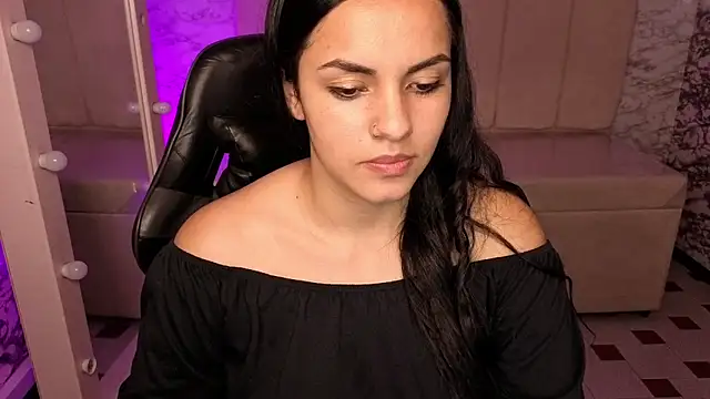 Mialover v online show from October 5, 2025, 1:18 am