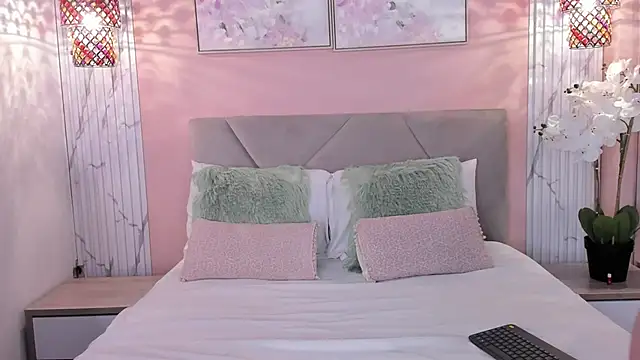 CataScott  online show from November 9, 2025, 3:49 pm