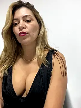 pamelaqenn 2 online show from September 14, 2025, 3:18 am