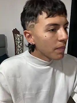 Snapshot of NaytonFreeman chatting on September 19, 2025, 1:09 am NaytonFreeman online show from September 19, 2025, 1:09 am