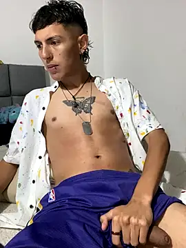 Snapshot of NaytonFreeman chatting on September 18, 2025, 2:25 am NaytonFreeman online show from September 18, 2025, 2:25 am