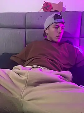 Snapshot of NaytonFreeman chatting on February 20, 2026, 12:18 pm NaytonFreeman online show from February 20, 2026, 12:18 pm