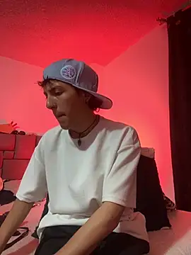 Snapshot of NaytonFreeman chatting on October 21, 2025, 11:26 pm NaytonFreeman online show from October 21, 2025, 11:26 pm