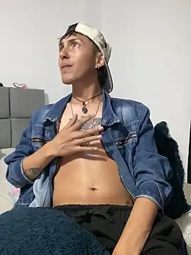 Snapshot of NaytonFreeman chatting on October 3, 2025, 12:25 am NaytonFreeman online show from October 3, 2025, 12:25 am