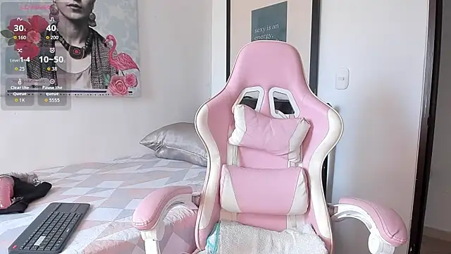 Lhia  online show from October 6, 2025, 6:08 pm