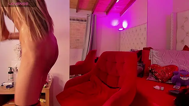 Snapshot of Maddy_BigCock chatting on October 17, 2025, 10:44 pm Maddy BigCock online show from October 17, 2025, 10:44 pm