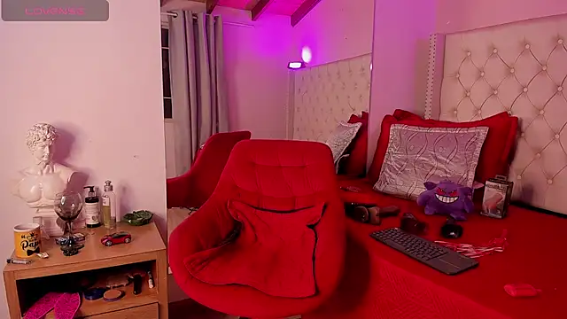 Snapshot of Maddy_BigCock chatting on October 21, 2025, 5:07 am Maddy BigCock online show from October 21, 2025, 5:07 am