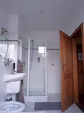 matzezsk online show from September 30, 2025, 4:35 pm