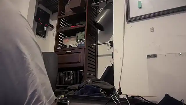 jasoncali305 online show from December 1, 2025, 2:51 pm