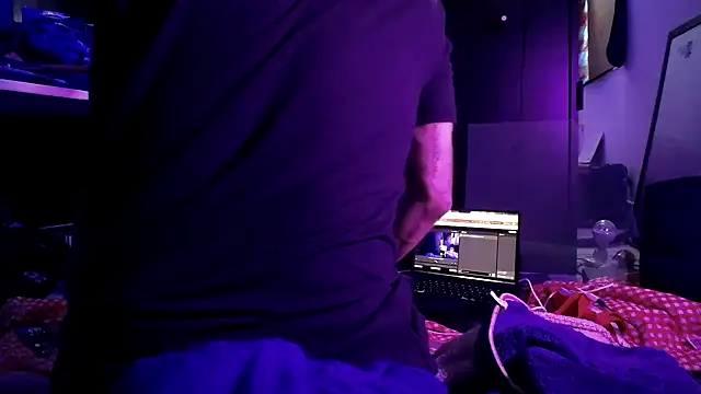 Snapshot of jasoncali305 chatting on September 20, 2025, 12:32 pm jasoncali305 online show from September 20, 2025, 12:32 pm