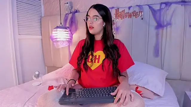 Snapshot of hannahst_ chatting on October 5, 2025, 8:10 pm hannahst  online show from October 5, 2025, 8:10 pm