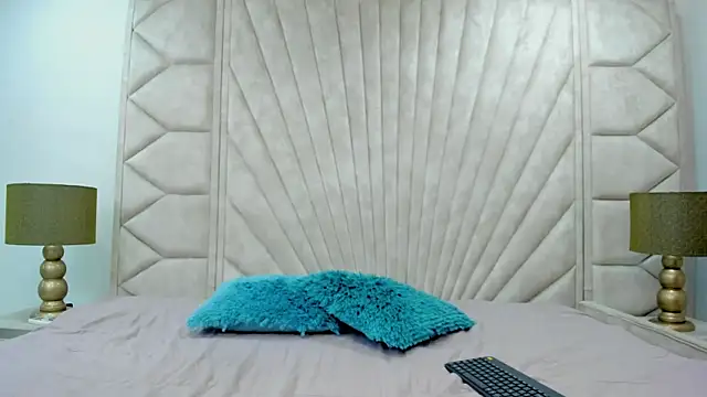 Persefone D online show from October 17, 2025, 1:13 pm