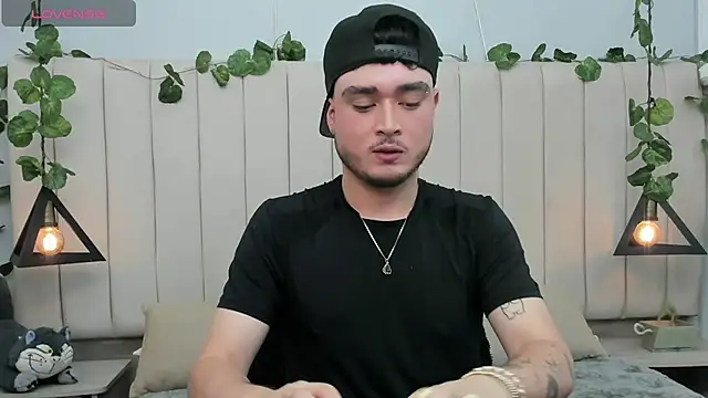 SALVATORE MULLER1 online show from November 9, 2025, 4:38 am