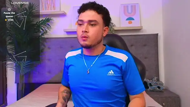 SALVATORE MULLER1 online show from October 7, 2025, 10:33 pm