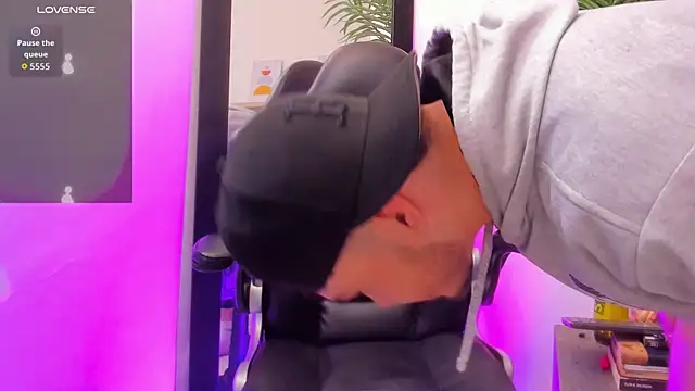 SALVATORE MULLER1 online show from October 19, 2025, 6:27 am