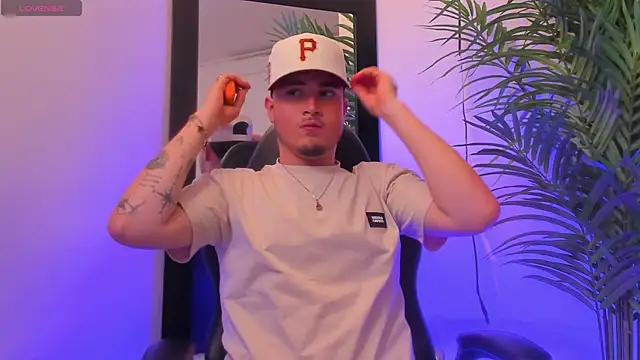 SALVATORE MULLER1 online show from October 17, 2025, 11:50 pm