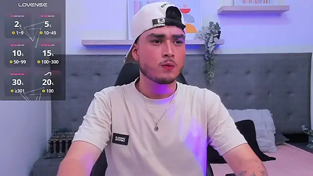 SALVATORE MULLER1 online show from November 11, 2025, 9:42 pm