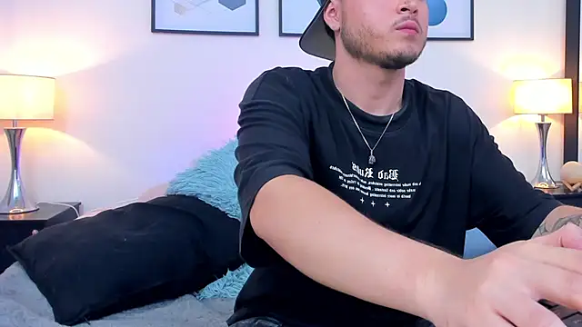 SALVATORE MULLER1 online show from November 3, 2025, 4:39 am