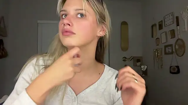 AnnGrayson online show from November 3, 2025, 2:17 am