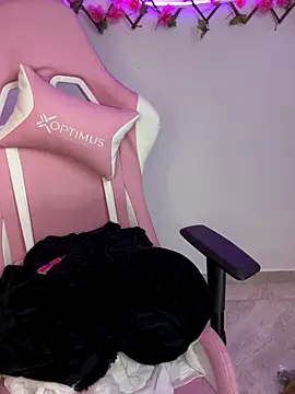 RaquelOficial online show from October 9, 2025, 3:12 pm