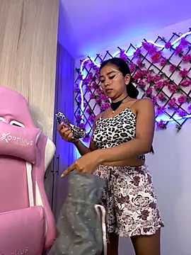 RaquelOficial online show from October 30, 2025, 2:14 pm