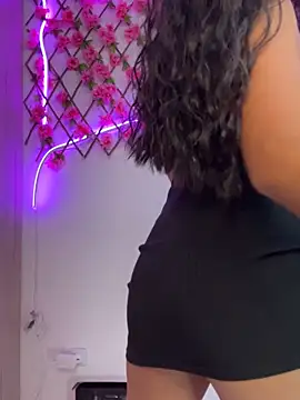 RaquelOficial online show from October 14, 2025, 7:14 pm