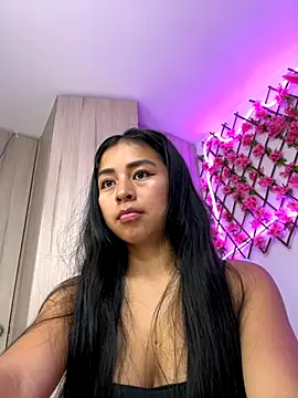 RaquelOficial online show from October 23, 2025, 4:27 pm