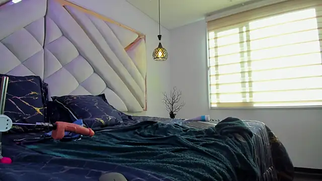 Snapshot of sweetsanti chatting on October 15, 2025, 12:24 pm sweetsanti online show from October 15, 2025, 12:24 pm