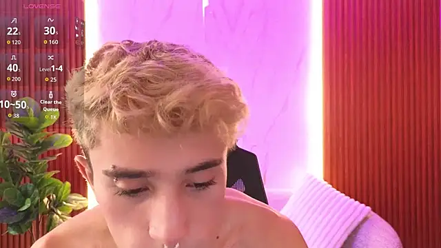 Snapshot of sweetsanti chatting on September 27, 2025, 7:42 pm sweetsanti online show from September 27, 2025, 7:42 pm