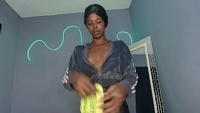 CamilaaSaenz online show from October 6, 2025, 7:58 pm