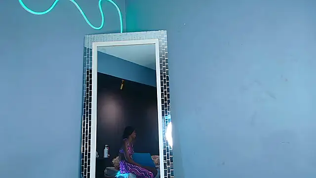 CamilaaSaenz online show from September 25, 2025, 8:04 pm