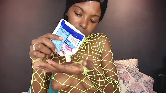 CamilaaSaenz online show from September 30, 2025, 7:53 pm