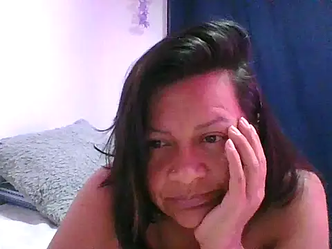 adri89-g online show from October 21, 2025, 4:01 am