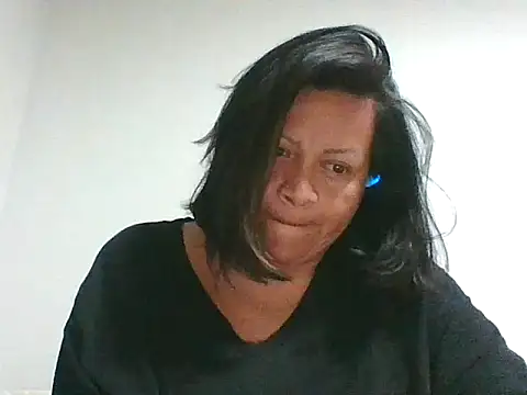 adri89-g online show from October 25, 2025, 3:38 am