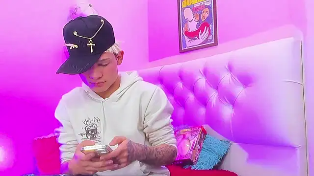 Snapshot of EL_VENEZOLANO_22CM chatting on December 15, 2025, 7:14 am EL VENEZOLANO 22CM online show from December 15, 2025, 7:14 am