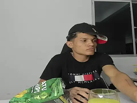 Snapshot of EL_VENEZOLANO_22CM chatting on February 5, 2026, 5:03 am EL VENEZOLANO 22CM online show from February 5, 2026, 5:03 am